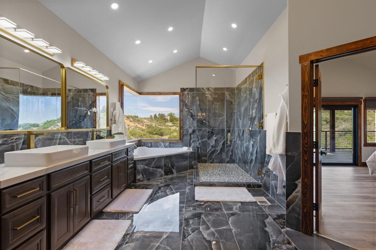 A Luxurious Equestrian Mountain View Estate! - photo 10