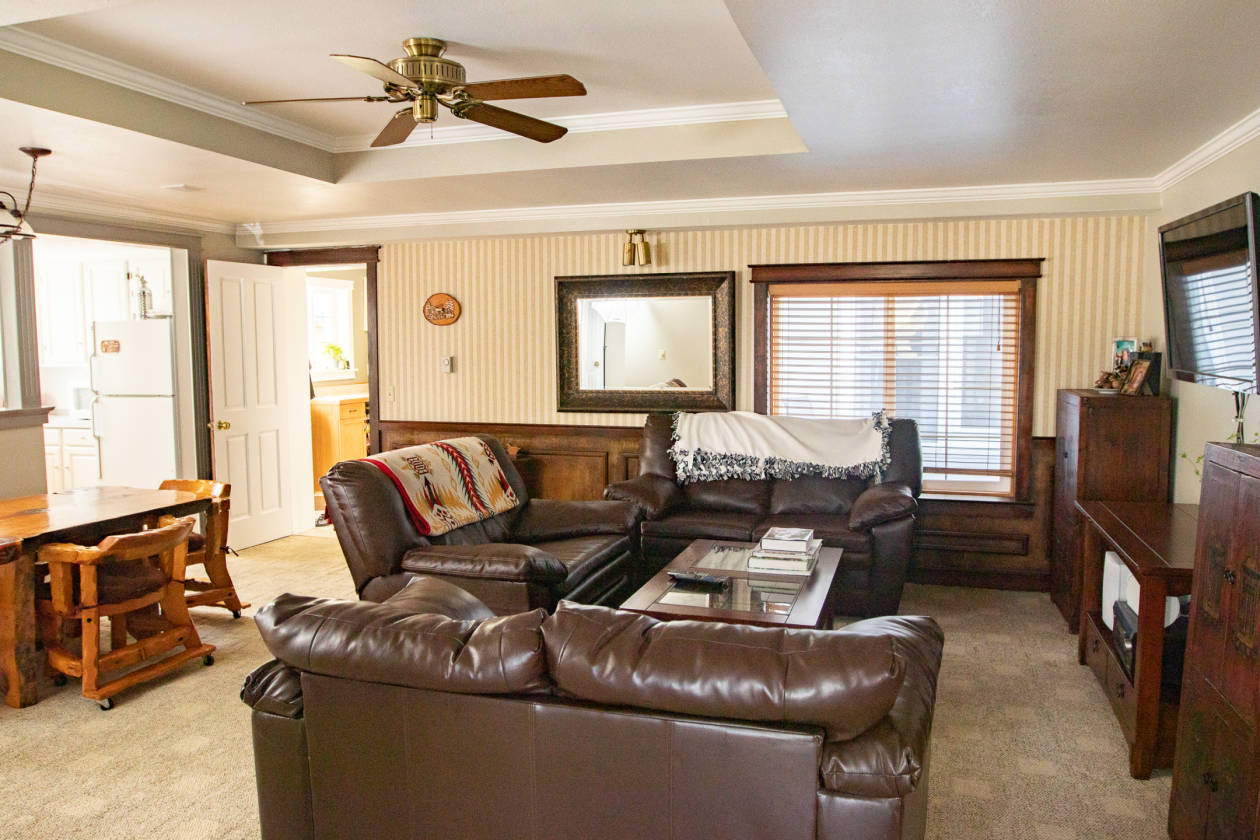 Big Beautiful Farm House on 10 acres in Big Sky... Tygh Valley, Wasco County, Oregon