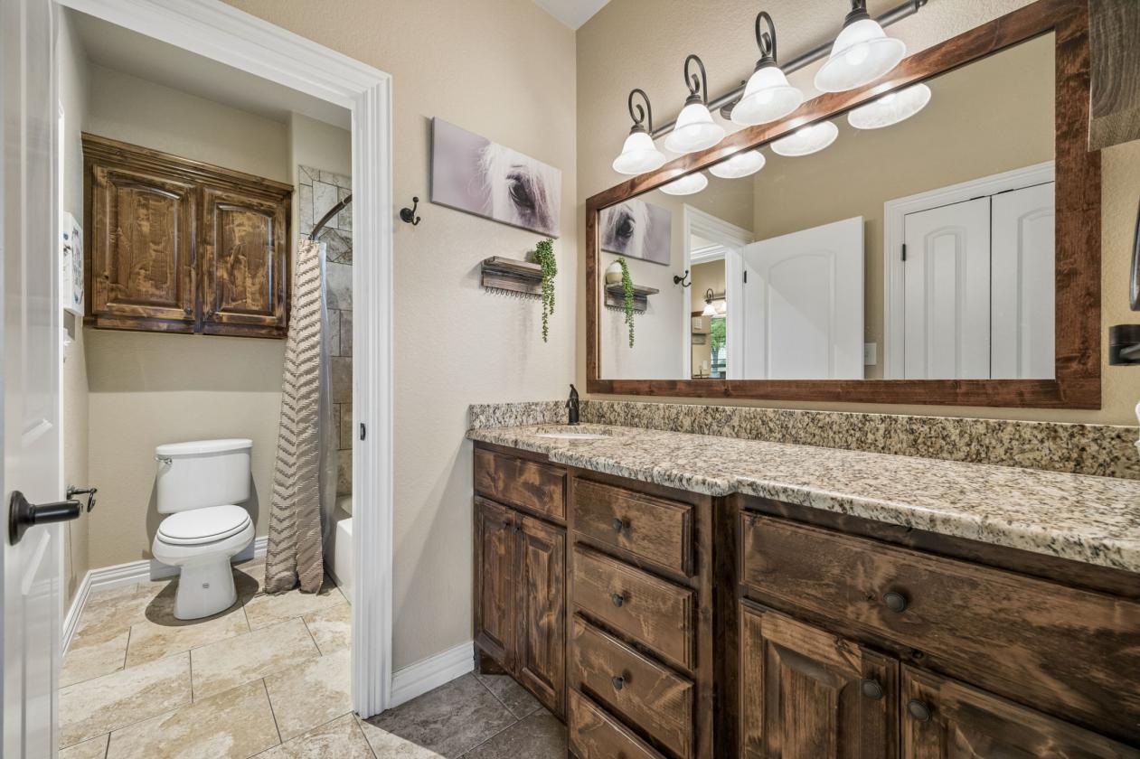 CUSTOM COUNTRY RETREAT ON 25 ACRES - photo 15