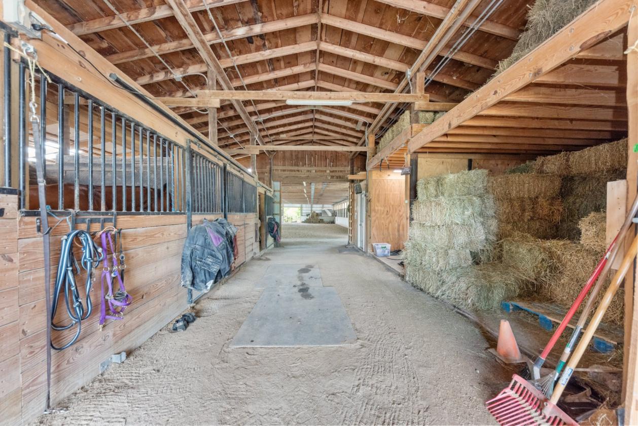 8/28/26 REDUCED - Boarding Farm 30 mins SW of WEC! - photo 7