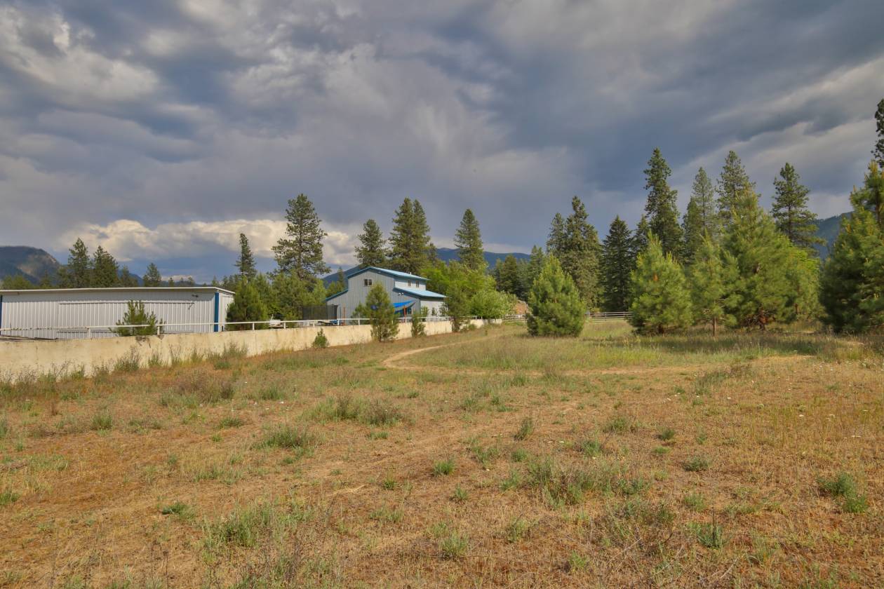 Mountain views horse property with large arena - photo 24