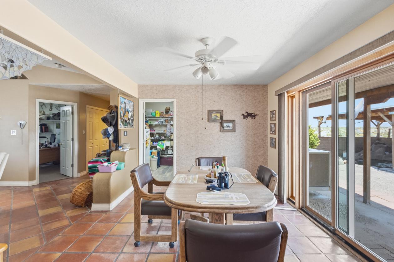 Well maintained horse property - photo 18