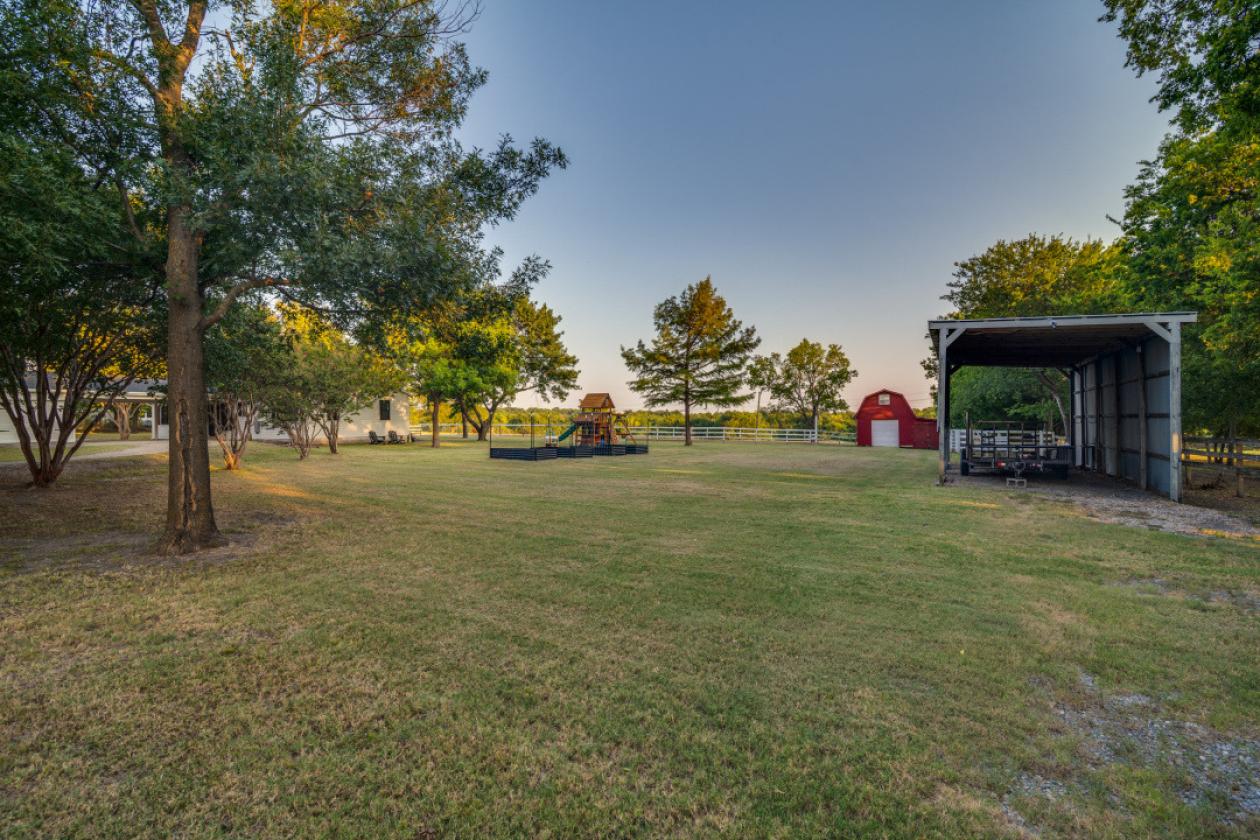 5.57 Secluded Acres Outside of the City Limits - photo 4
