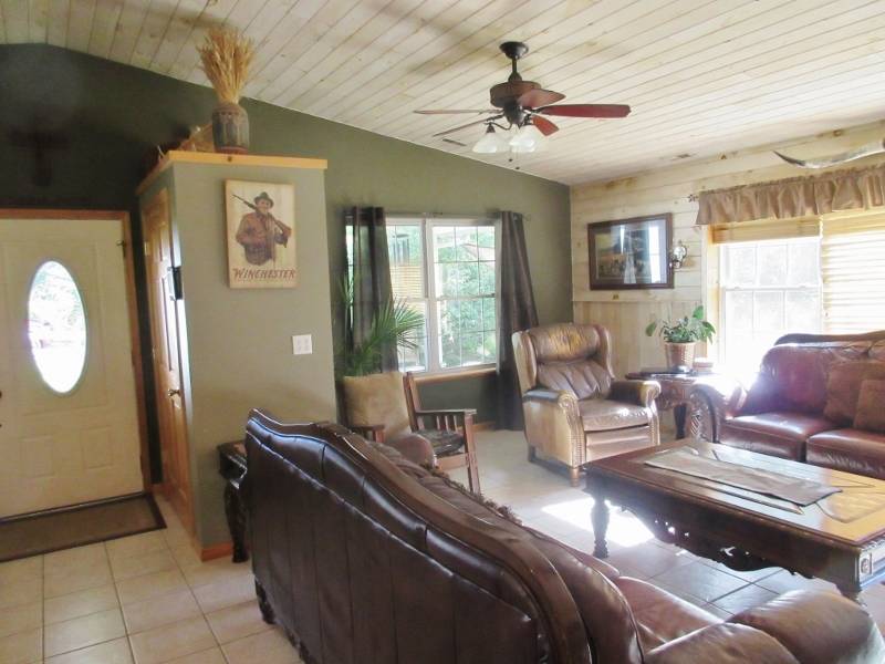 Horse property with Mark Twain National Forest on Two Borders Squires