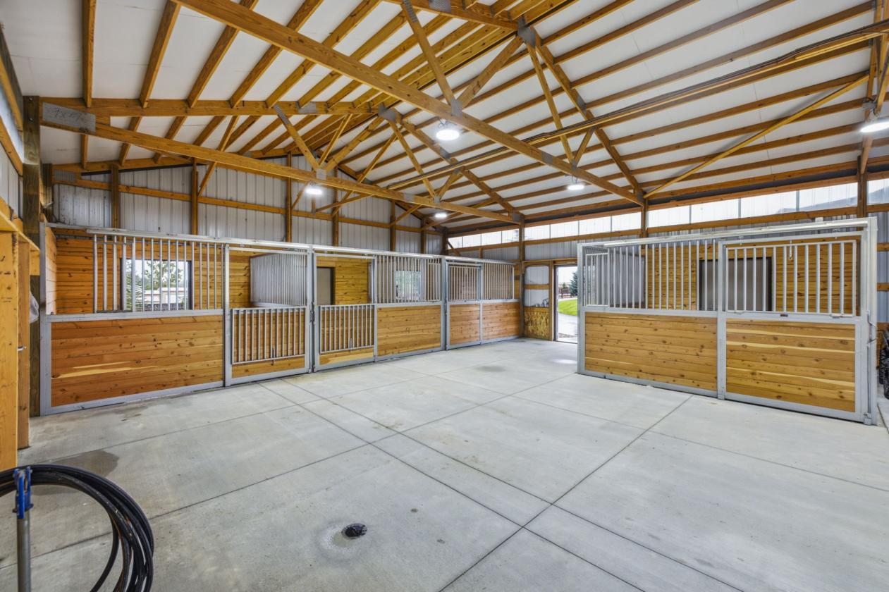 EQUESTRIAN ESTATE + LUXURY HOME + RIDE-OUT ACCESS! - photo 29