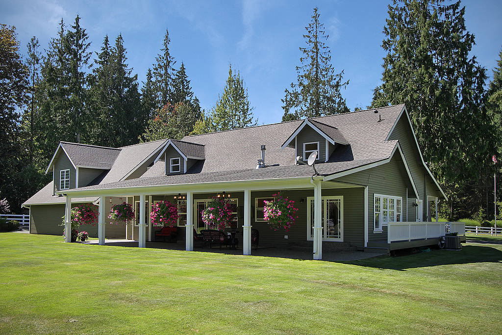 {SNOHOMISH EQUESTRIAN TIMELESS ESTATE} LUXURY WITH STUDIO APARTMENT Snohomish