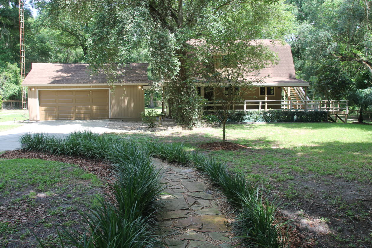 PRIVATE CEDAR HOME IN MEADOW WOOD FARMS Ocala, Marion County, Florida