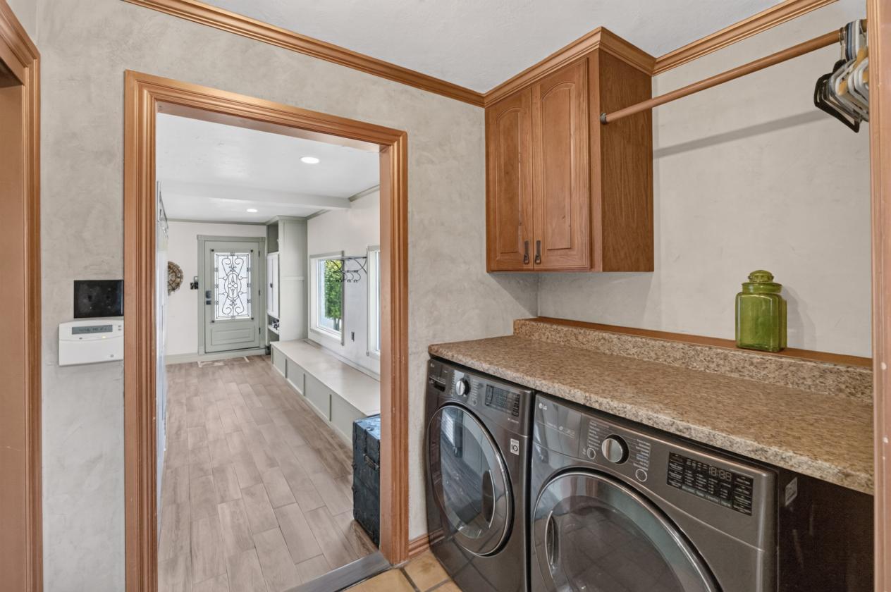 3.8 Acres Just Minutes Away from the City - photo 9
