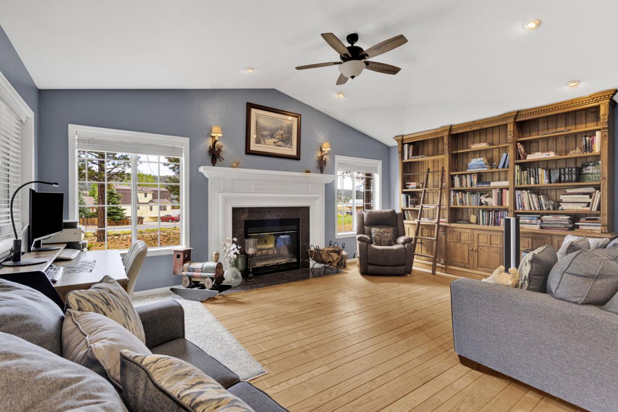 Beautifully updated horse property - photo 9
