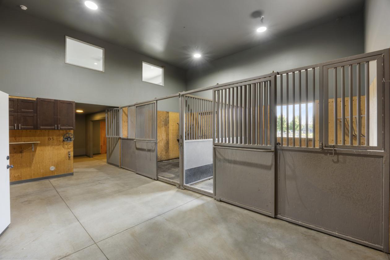 Custom Home on 3.49 Acres With Shop - photo 25