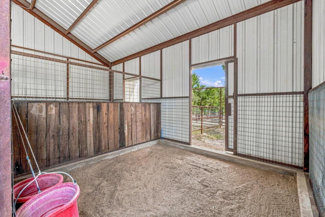 10 Acre, 3/2, Horse Property in Horsemans Ranch - photo 20