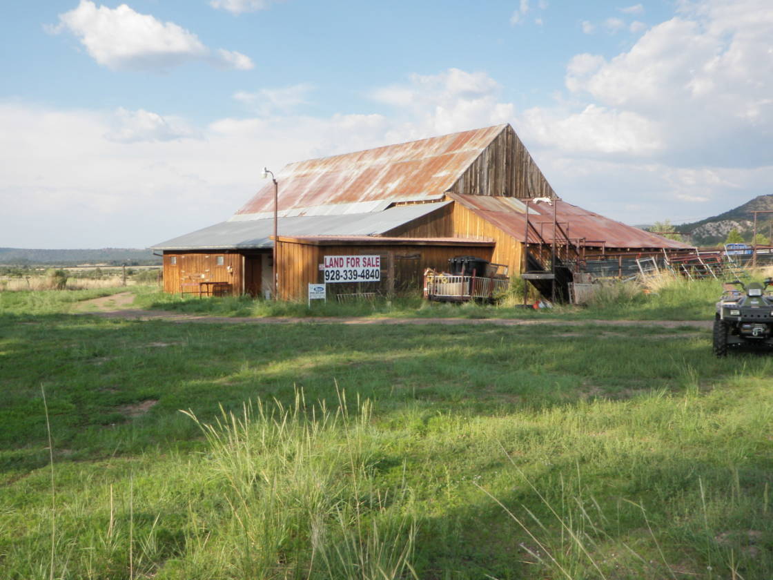 Horse Property house & barn adjoining State Land in... Nutrioso