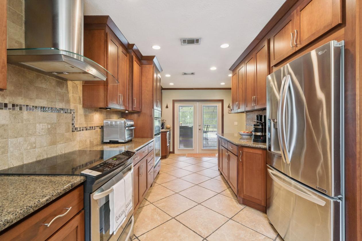 2.5 Acre Retreat with Guest House & Workshop - photo 15