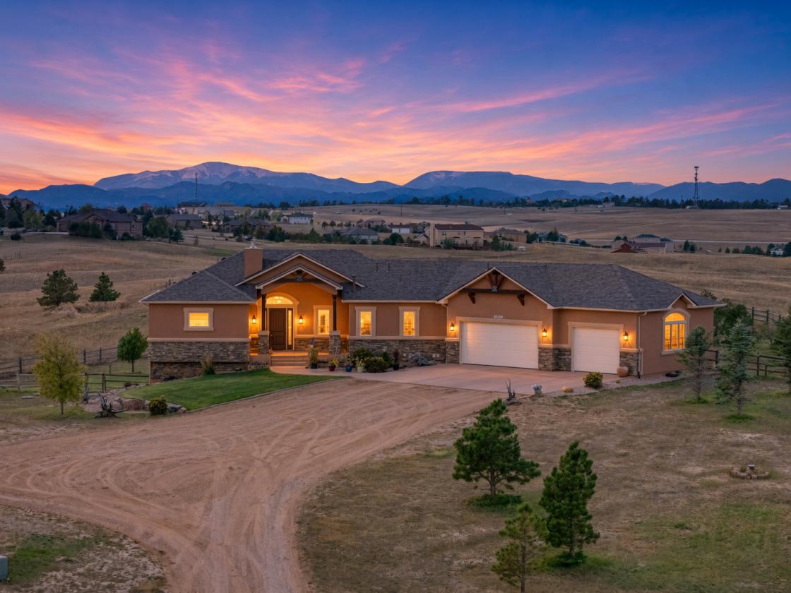 Gorgeous Mountain Contemporary Home on 35 Acres - photo 1
