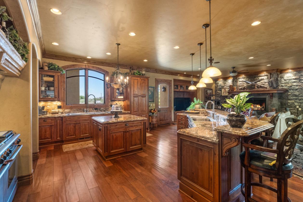 Extraordinary Estate in Pleasant Valley - photo 20
