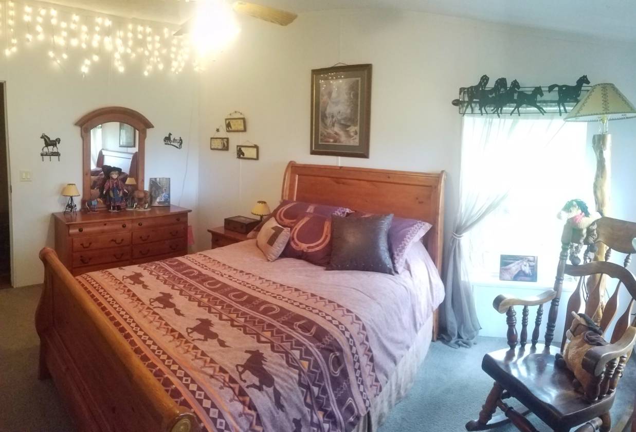 10 acre horse property Affordable in the desirable Lithia area