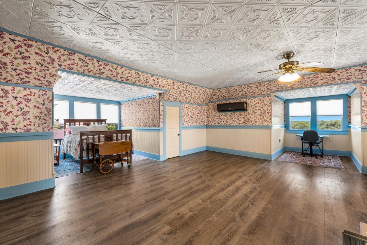 Beautiful 101 Acre Equestrian Facility & Residence - photo 18