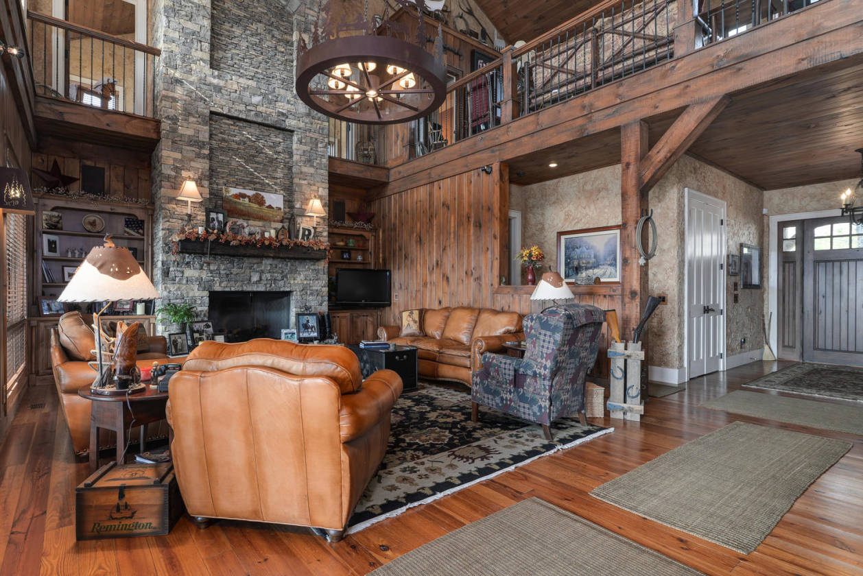 Luxury equestrian estate bordering national forest with endless trails