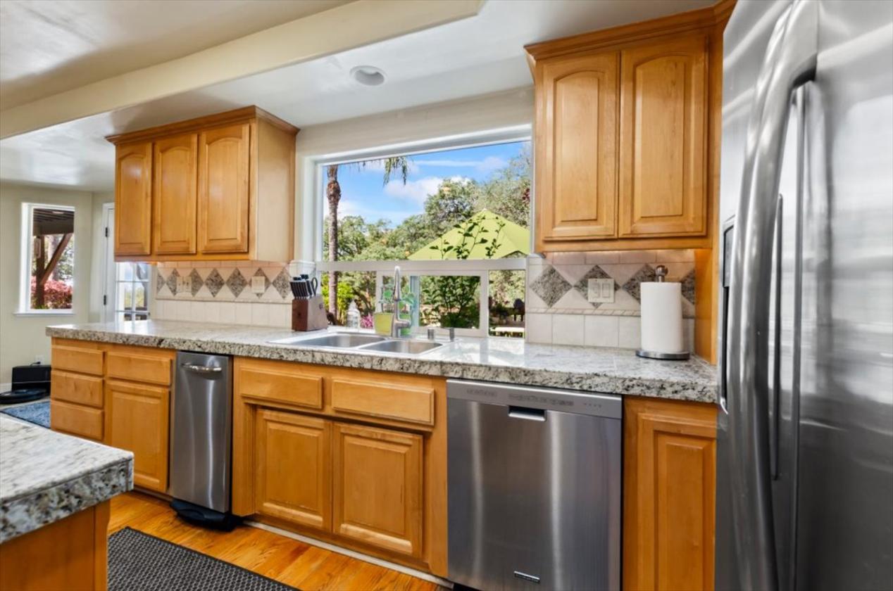 Beautiful Country home for the family on 5+ AC - photo 17