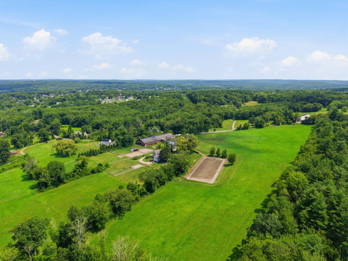 Horse farm with indoor arena & distant views - photo 26