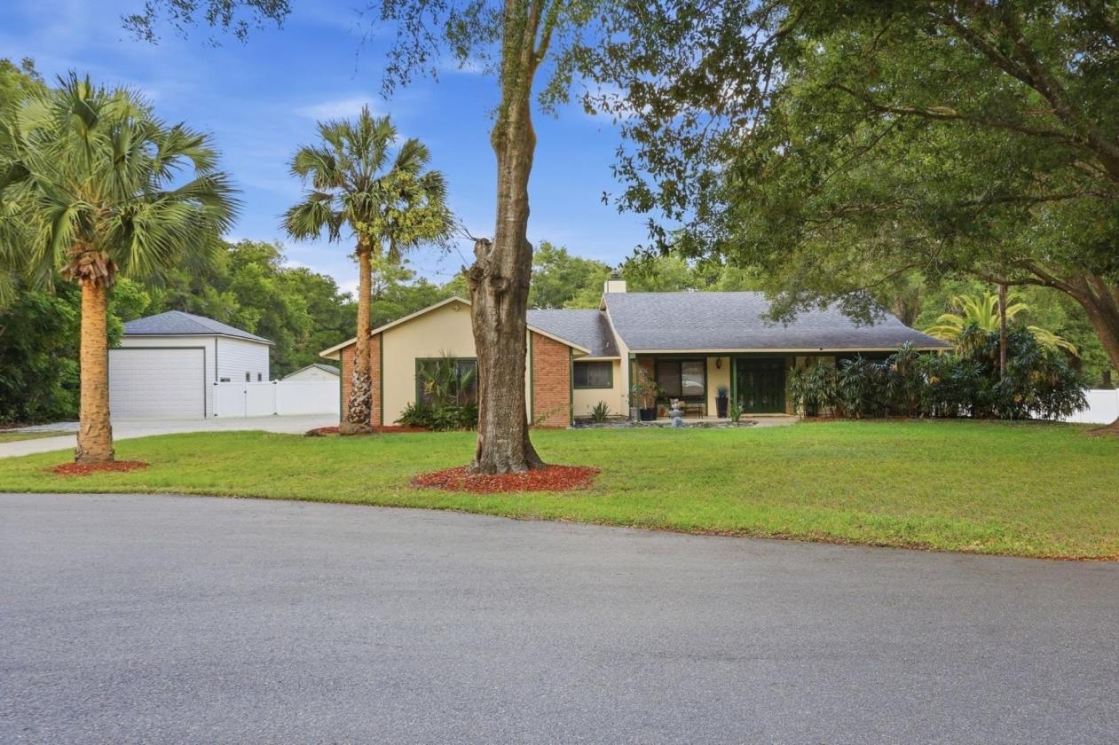 2.5 Acre Retreat with Guest House & Workshop - photo 1