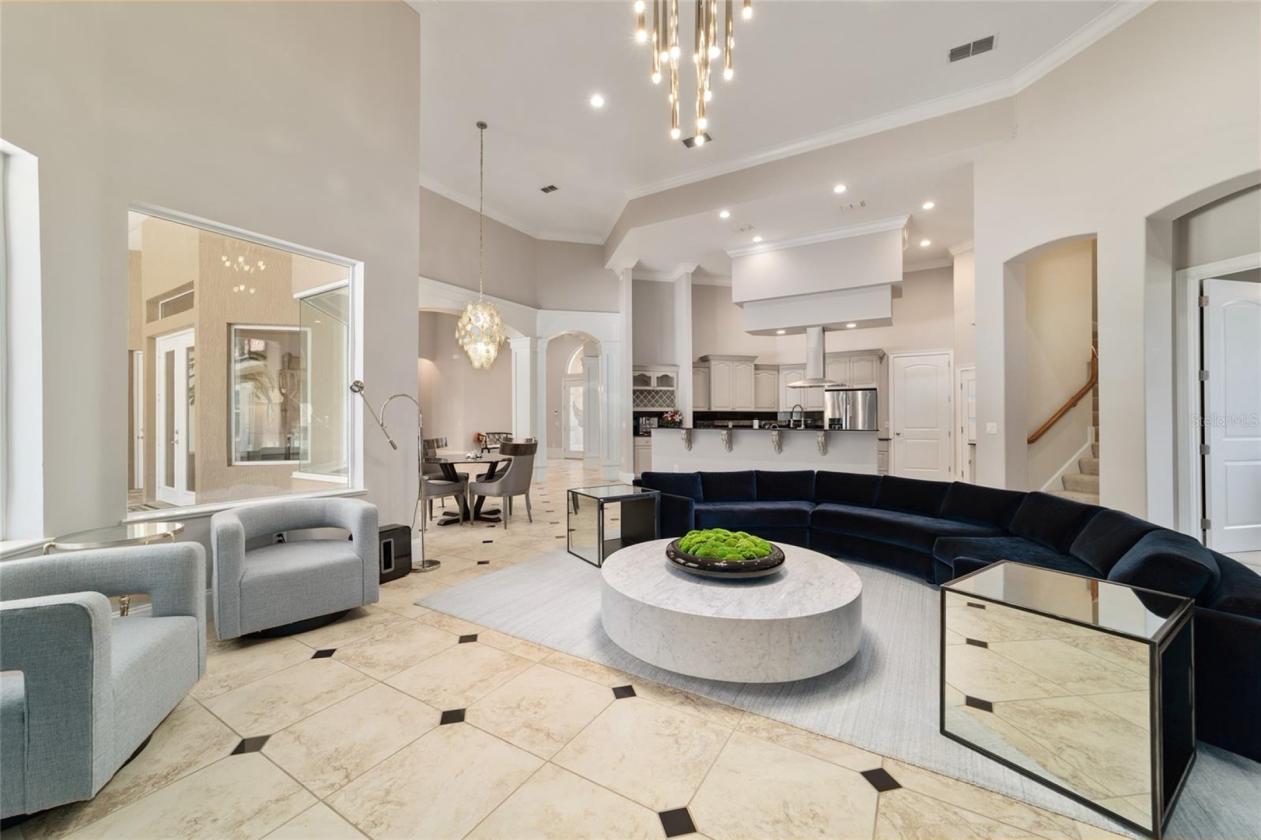 Modern Estate in Country Club Farms - photo 12