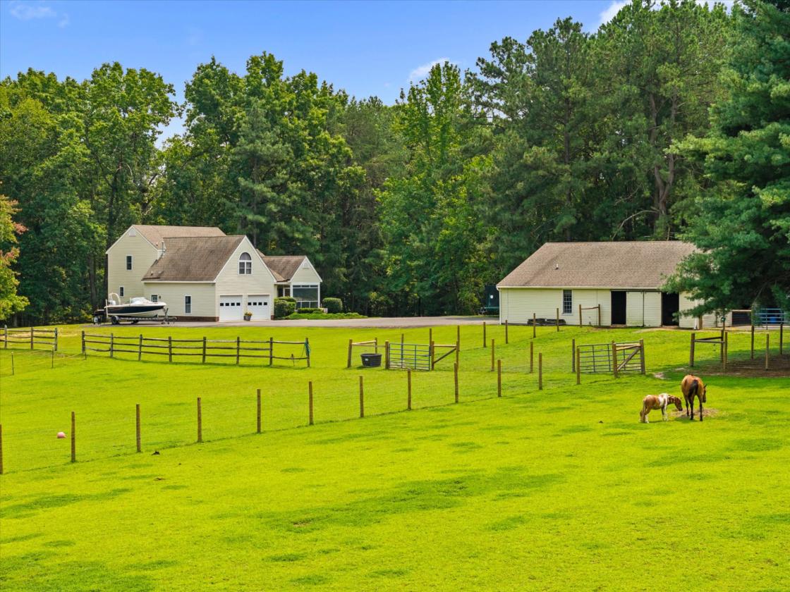 Turnkey 11.5-Acre Horse Farm - photo 1
