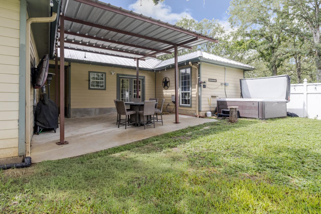 Beautiful home on 5 acres + Guest House - photo 16