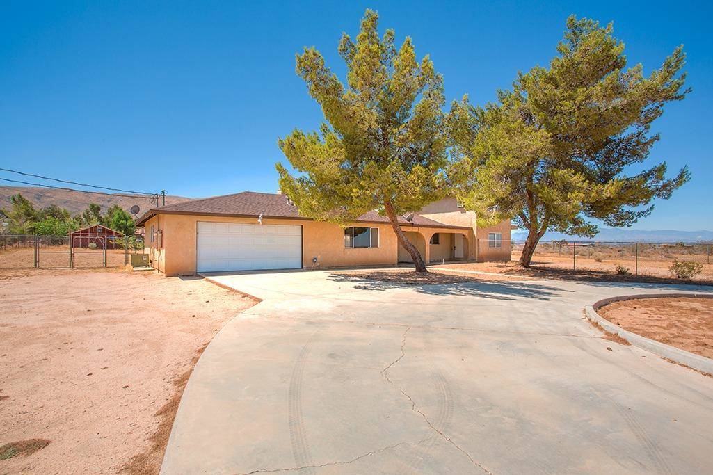 Country Living! Horse Property with 6 bedrooms 3 bath Ranch... Apple