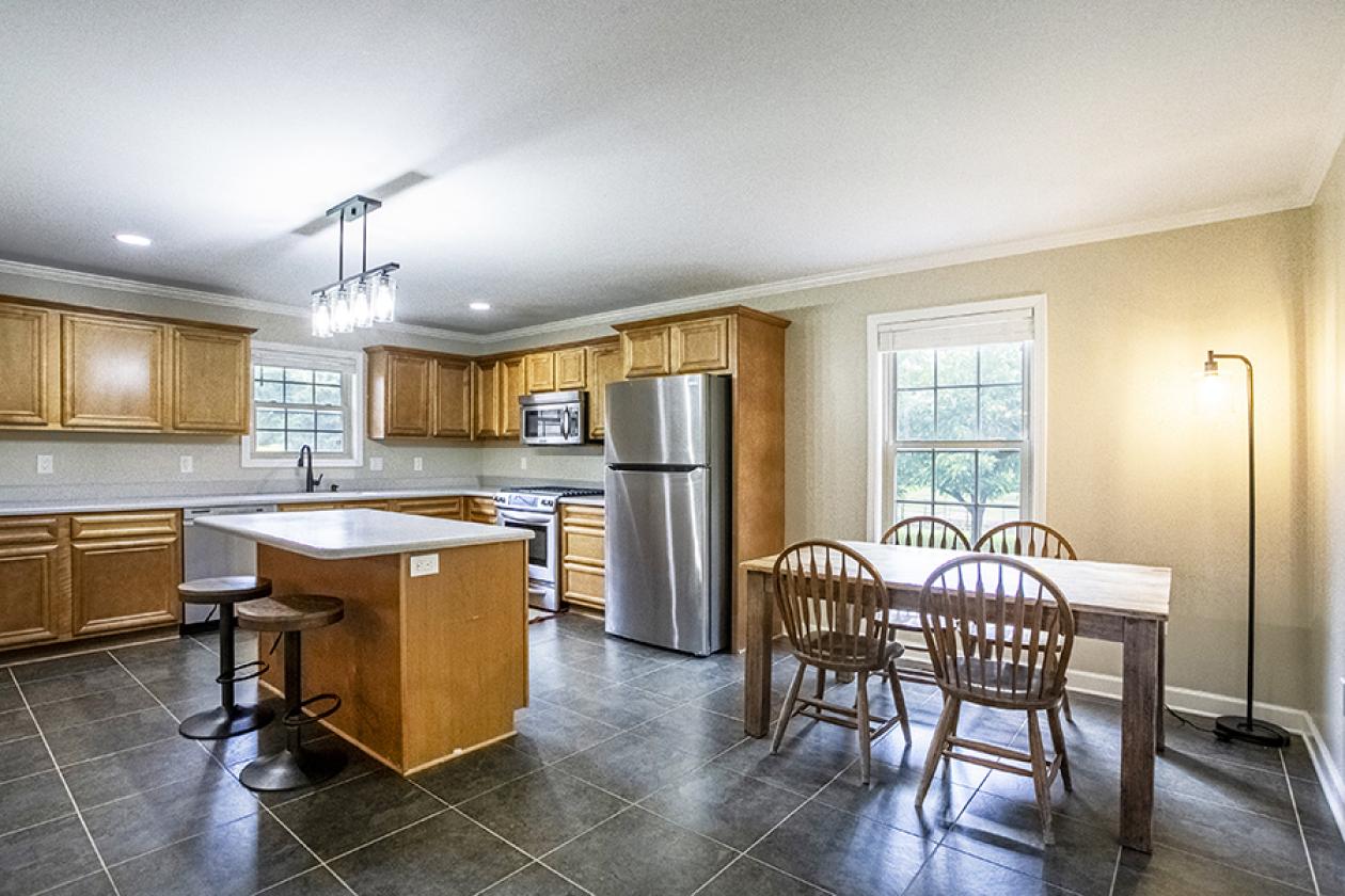 Turnkey Horse Farm on 5 acres with barn - photo 5