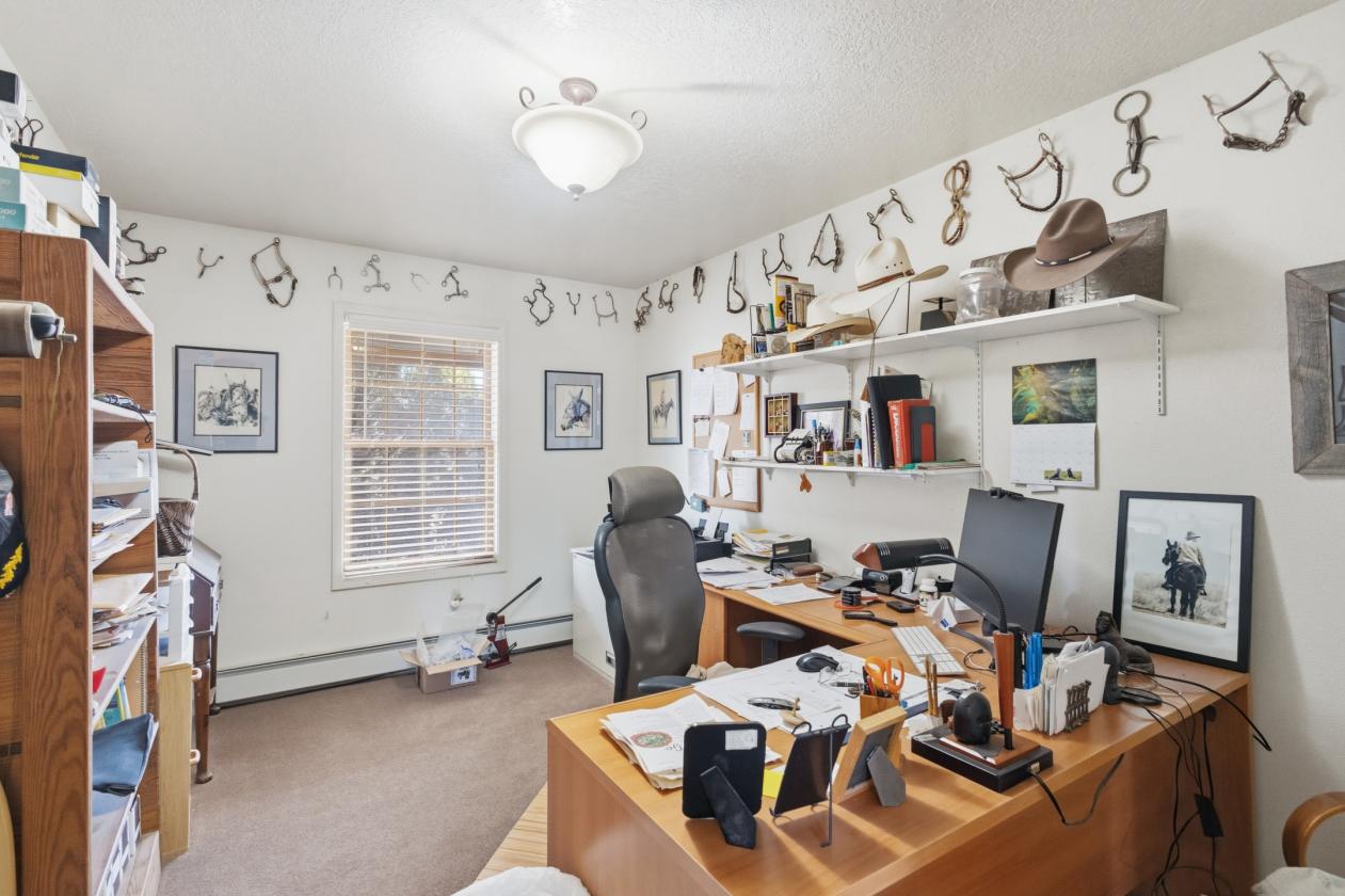 Well maintained horse property - photo 13