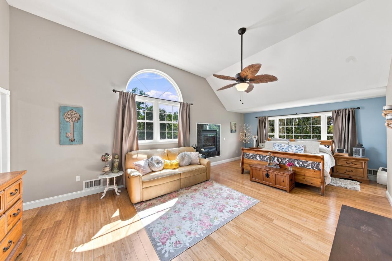 Equestrian Haven: Pool, Barns, Paddocks & More - photo 18