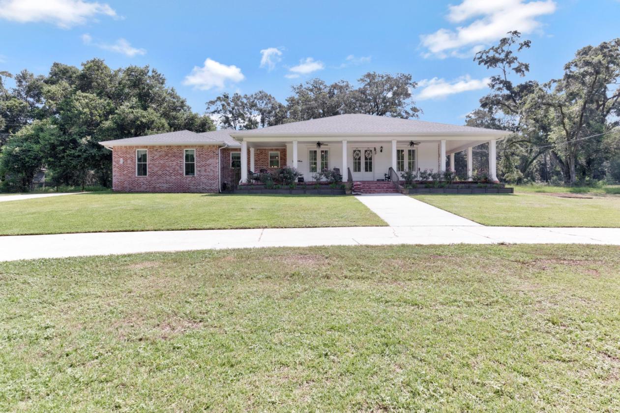 Fully Fenced 6-Acre Farmhouse!!! - photo 3