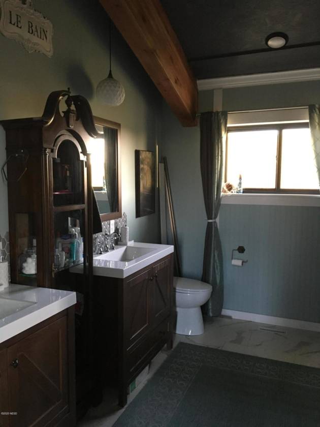 Custom built home on bluffs overlooking BIg Stone Lake with... Big Stone City, Roberts County