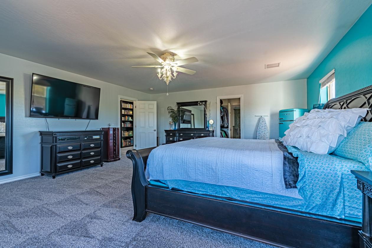 Great Self-Sustained Property with Large home - photo 19