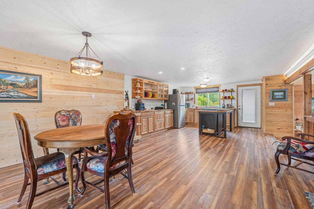 Columbia River views on 14 acres w/room for horses - photo 6