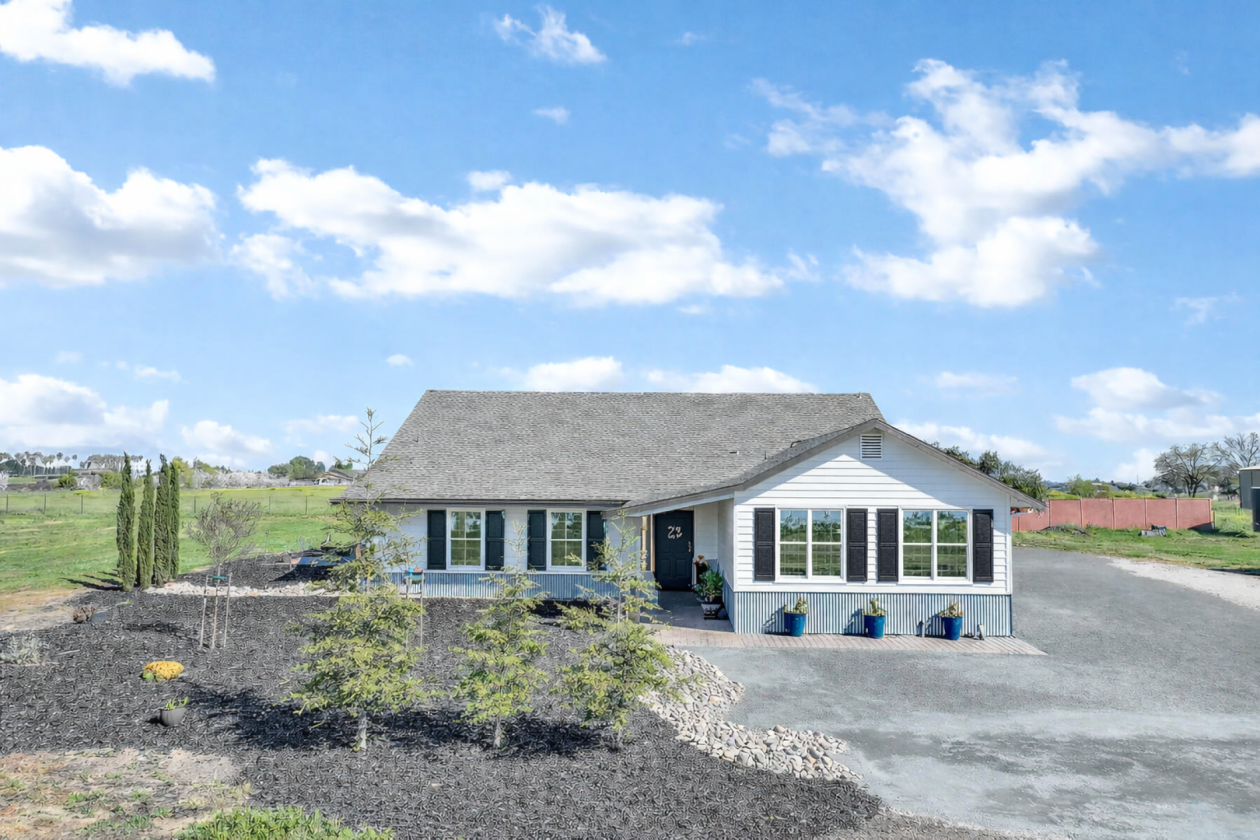 Newer custom single-story home - photo 7
