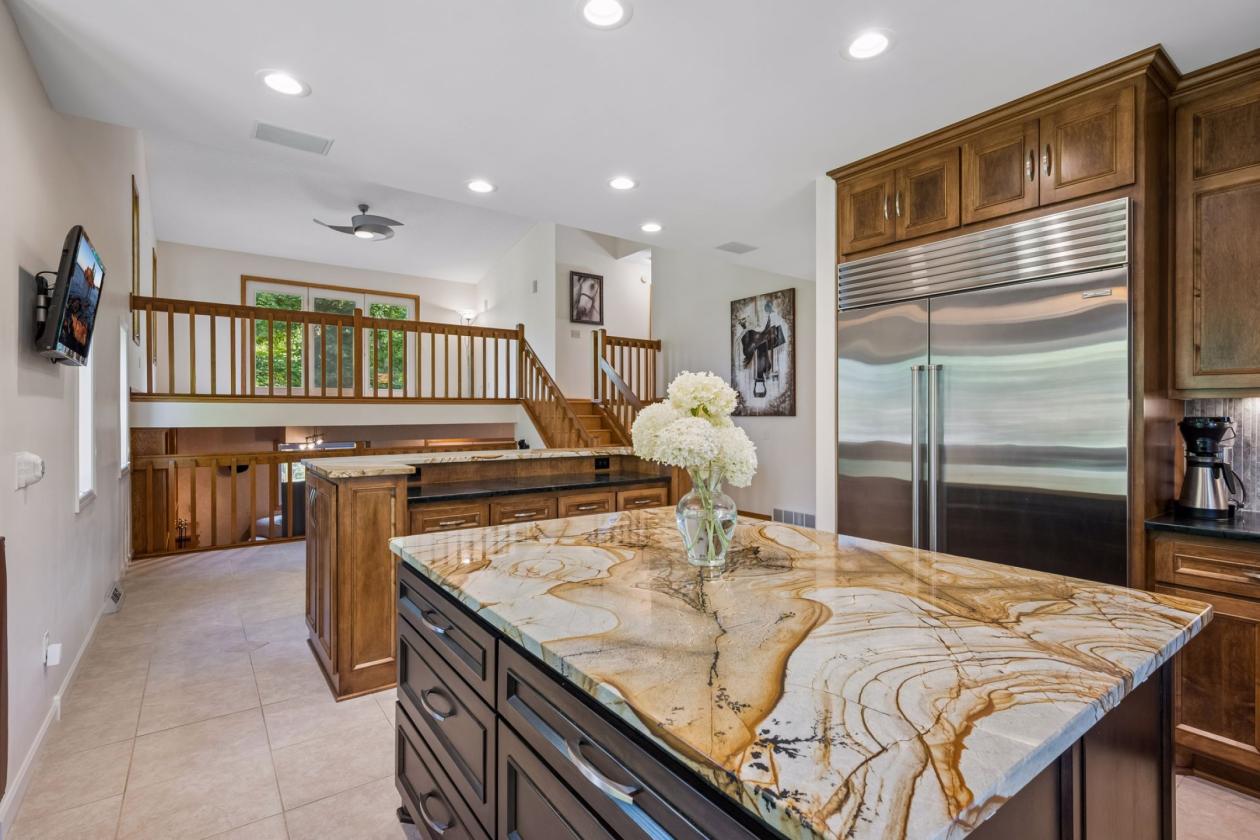 4.69 ACRES WITH LUXURY & PRIVACY - photo 9