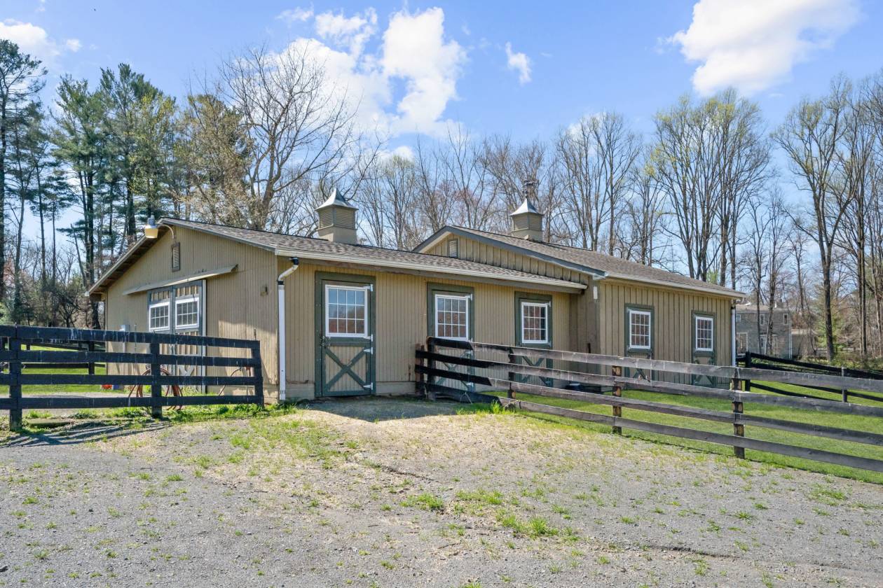 Idyllic Equestrian Property in Prestigious Great Falls Virginia Great