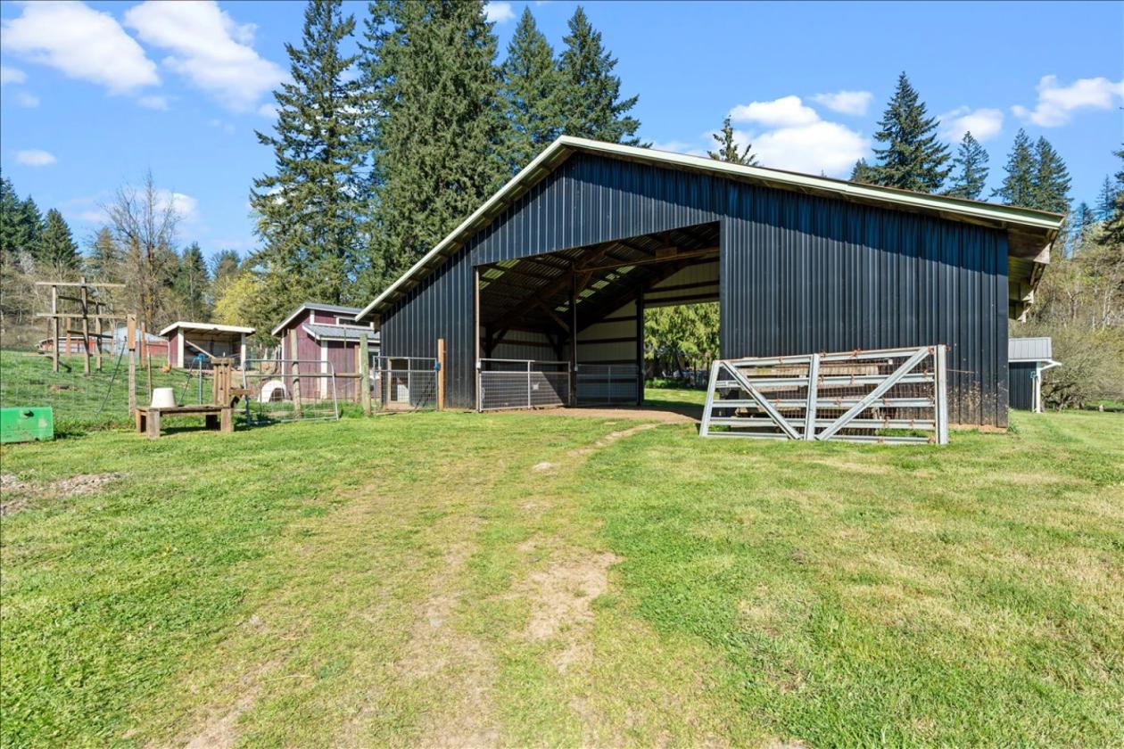HORSE PROPERTY WITH 2 REMODELED HOMES ON 14+ ACRES - photo 12