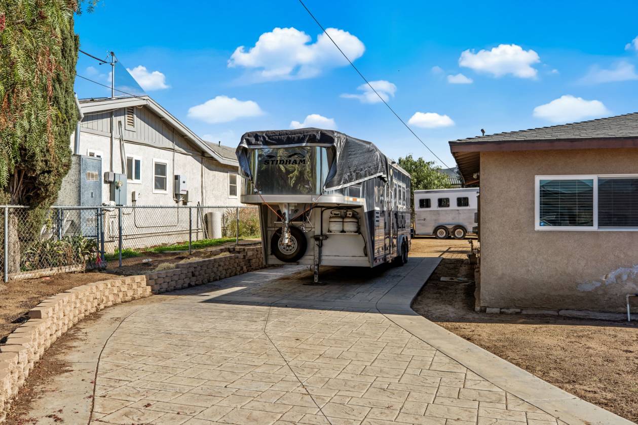 Horse Ranch w/ Arena, Barns, & RV Hookups - photo 4