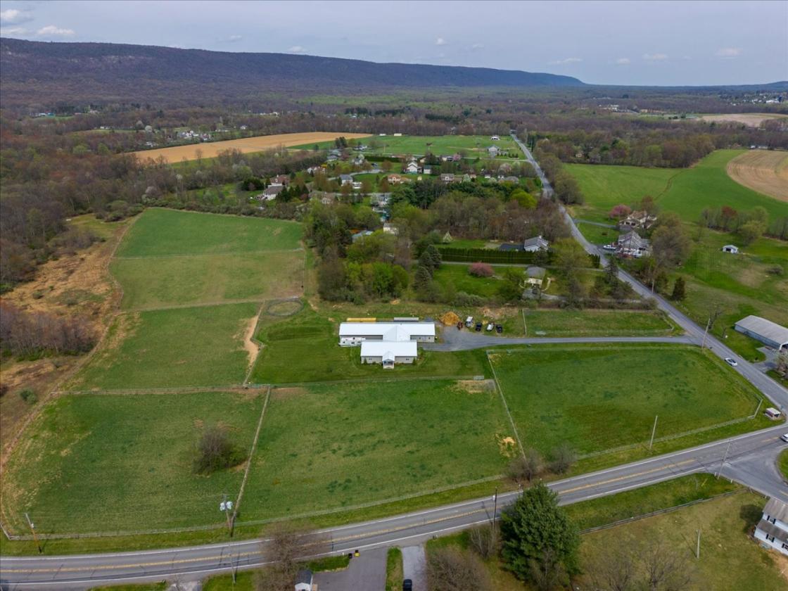 Turn-Key 13.5 Acre Equestrian Property with Barn - photo 30
