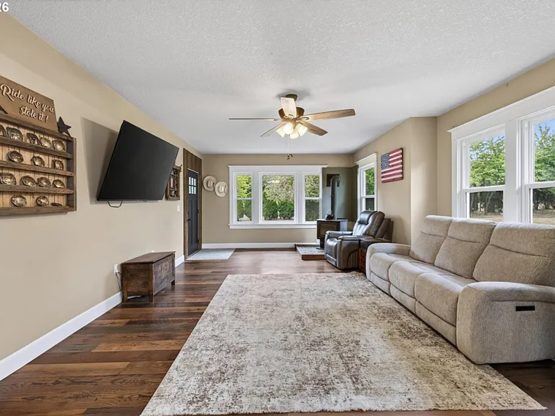 Luxury Equestrian Estate with 35 Stalls! - photo 23