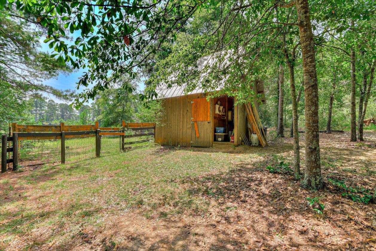 Charming 9 Acres Horse Property - photo 25