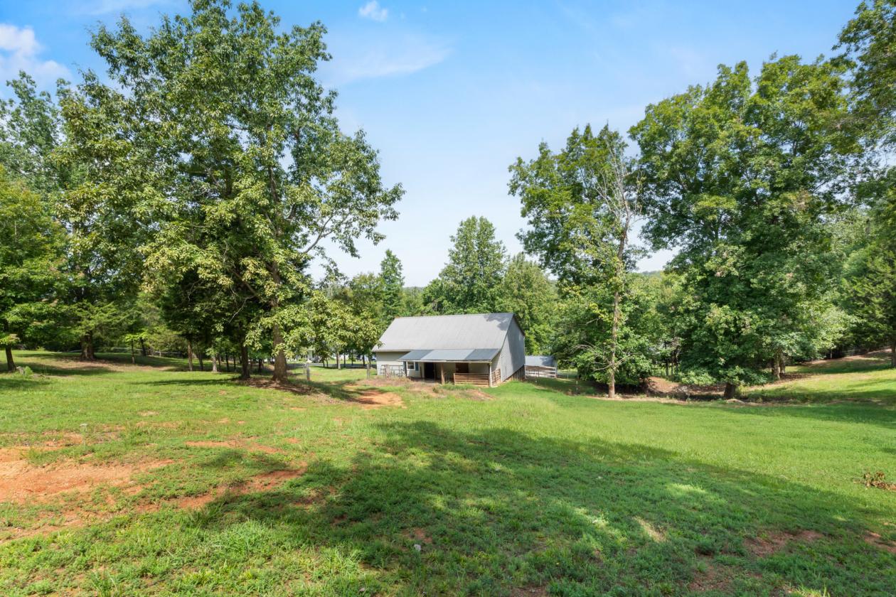 Lakefront Equestrian Estate on 8 Acres - photo 3