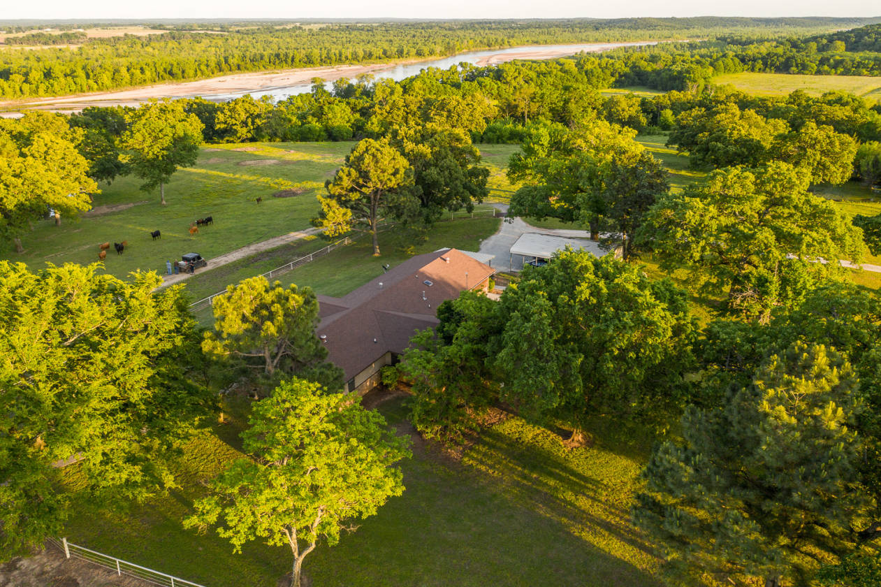 322 acre River front property with awesome views Holdenville, Hughes