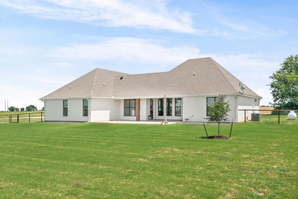 10 acre homestead+ barn, move in ready modern farm - photo 12