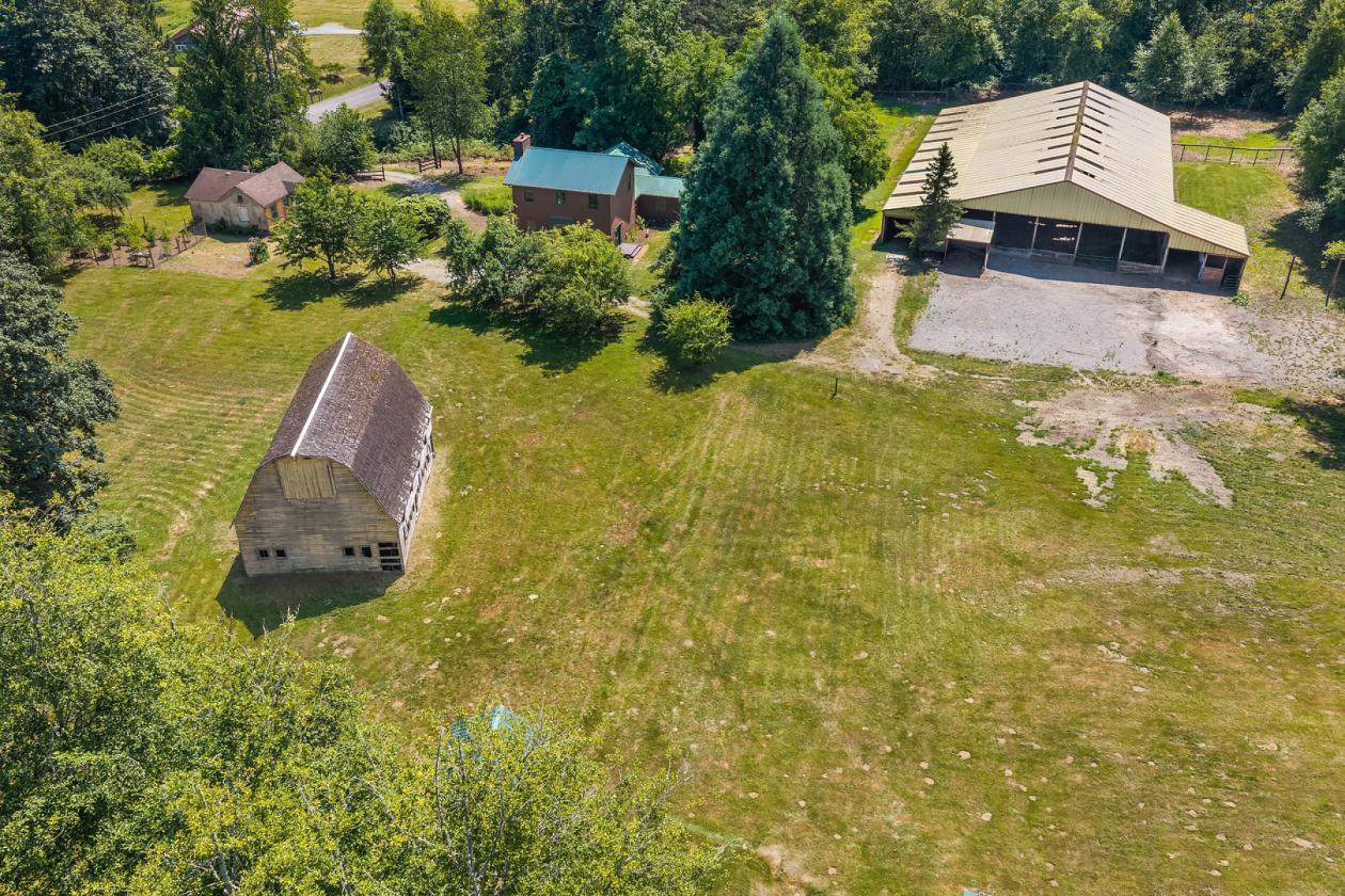Private 13 Acre Country Estate - photo 4