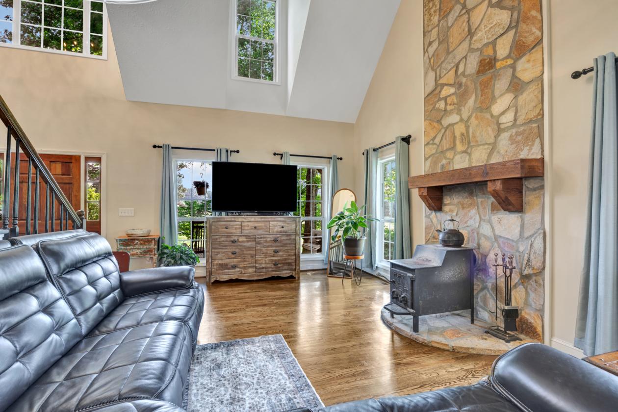 Great piece of property for a small horse farm - photo 5