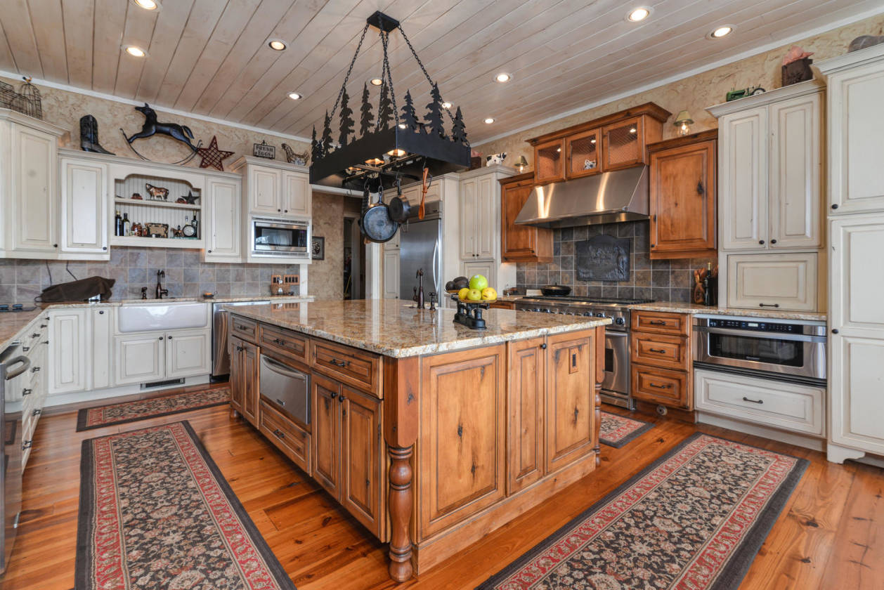 Luxury equestrian estate bordering national forest with endless trails